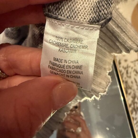 Pre-Loved Minnie Rose Distressed Grey Leopard Cashmere Sweater - Women's Large - Picture 7 of 9